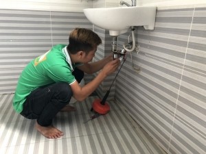 Chi phí thông tắc lavabo bằng máy đánh lò xo nhỏ